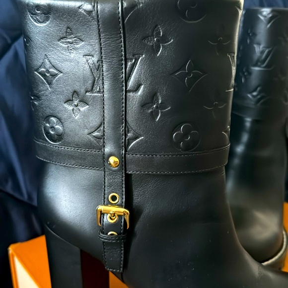 Louis Vuitton boots - Picture 3 of 3